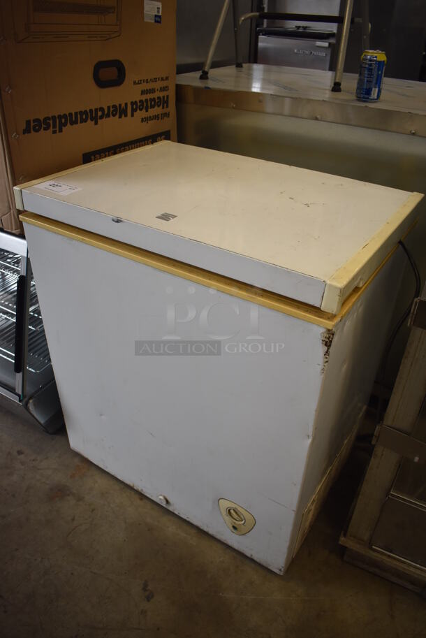 Sears 253.12502410 Chest Freezer. 115 Volts, 1 Phase. 29x21x32.5. Tested and Working! - Image 2 of 5