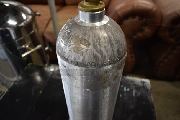Carbon Dioxide Tank. Buyer Must Pick Up - We Will Not Ship This Item - Image 6 of 6