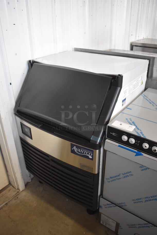 BRAND NEW SCRATCH AND DENT! Avantco Ice 194UCH160A Stainless Steel Commercial Self Contained Undercounter Half Cube Ice Machine. 115 Volts, 1 Phase. - Image 2 of 9