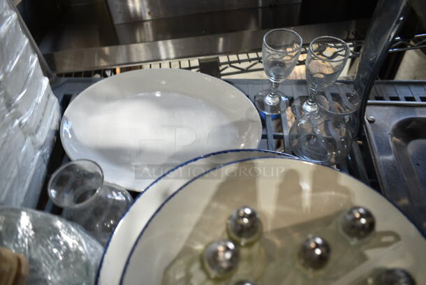 ALL ONE MONEY! Tier Lot of Various Items Including Plates, Salt Shakers and Wooden Boards - Image 4 of 7