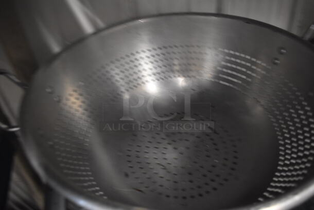 Metal Colander. 19x16x10 - Image 3 of 3