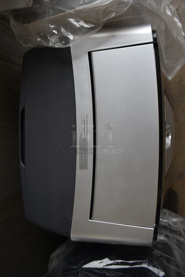 BRAND NEW SCRATCH AND DENT! Haier HPN12XHM 12,000 BTU Portable Air Conditioner Heater Dehumidifier. 115 Volts, 1 Phase. Tested and Working! - Image 5 of 7