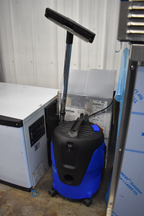 BRAND NEW IN BOX! Nilfisk AERO 21-01 PC US PC Poly Blue and Black Shop Vac Vacuum Cleaner on Casters. 120 Volts, 1 Phase. 14x14x20. Tested and Working! - Image 4 of 6