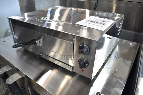 BRAND NEW SCRATCH AND DENT! Avantco 177CPO16TS Stainless Steel Countertop Pizza / Snack Oven with Adjustable Thermostatic Control. 120 Volts, 1 Phase. Tested and Working! - Image 3 of 7