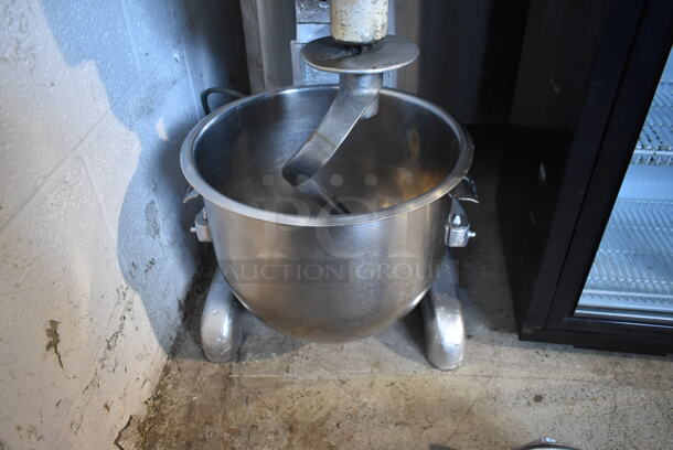 Hobart A200 Metal Commercial Countertop 20 Quart Planetary Dough Mixer w/ Stainless Steel Mixing Bowl, Dough Hook and Whisk Attachments. 115 Volts, 1 Phase. Tested and Working! - Image 4 of 10