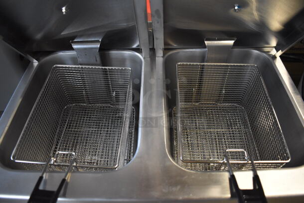 BRAND NEW IN BOX! Avantco 177F202 Stainless Steel Commercial Countertop Electric Powered 30 lb. Dual Tank Medium-Duty Fryer w/ 2 Metal Fry Baskets and 2 Lids. 208/240 Volts. 23x23x17. Tested and Working! - Image 5 of 7