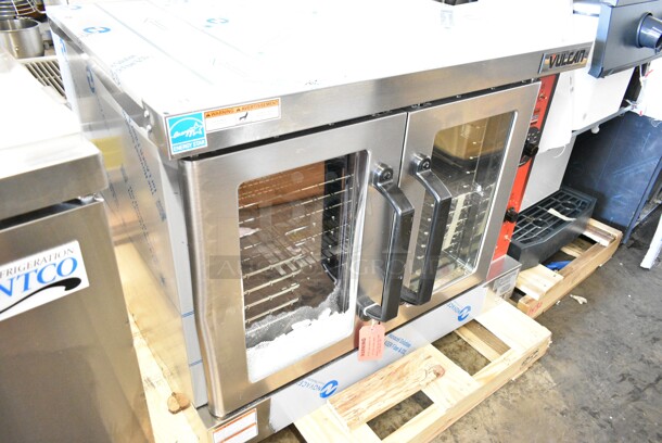 BRAND NEW SCRATCH AND DENT! Vulcan VC4GD-11D150K Stainless Steel Natural Gas Single Deck Full Size Gas Convection Oven with Solid State Controls. 50,000 BTU. No Legs. See Pictures for Broken Glass Pane.  - Image 3 of 9