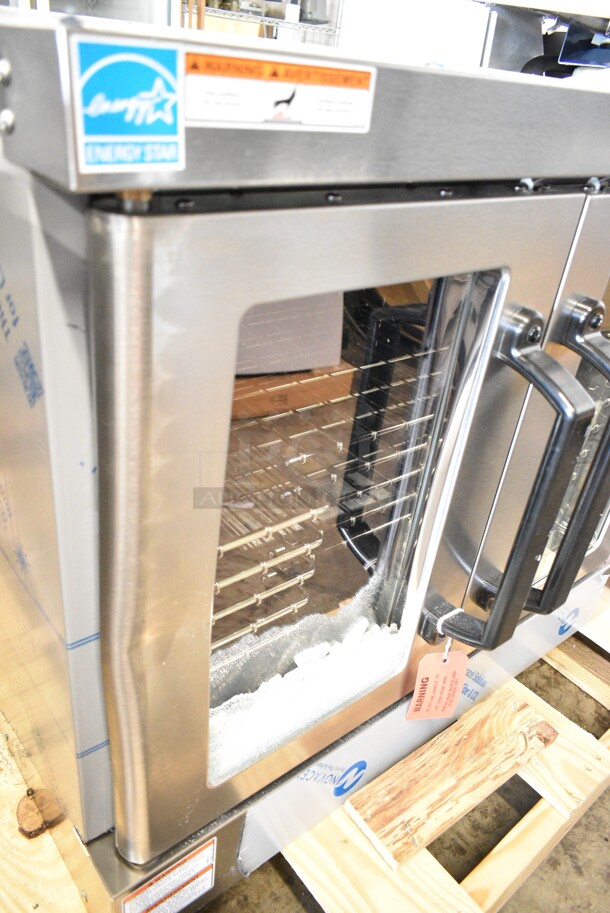 BRAND NEW SCRATCH AND DENT! Vulcan VC4GD-11D150K Stainless Steel Natural Gas Single Deck Full Size Gas Convection Oven with Solid State Controls. 50,000 BTU. No Legs. See Pictures for Broken Glass Pane.  - Image 5 of 9