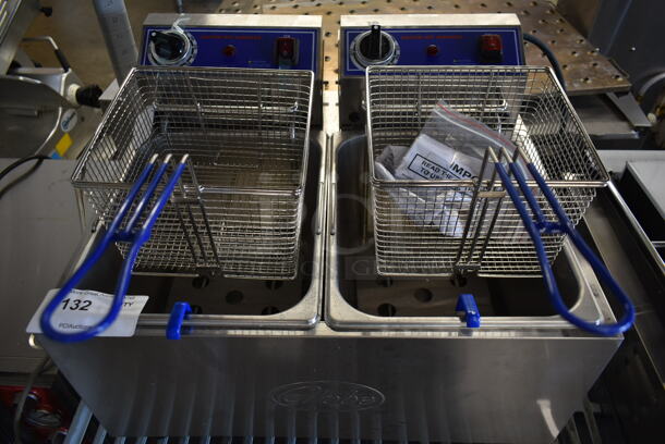 BRAND NEW SCRATCH AND DENT! 2023 Globe PF32E Stainless Steel Commercial Countertop Electric Powered Fryer w/ 2 Metal Fry Baskets. 208/240 Volts, 1 Phase. Tested and Working!
 - Image 3 of 8