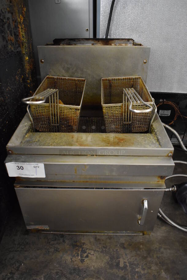 Cecilware Stainless Steel Commercial Countertop Natural Gas Powered Deep Fat Fryer w/ 2 Metal Fry Baskets. 18x23x25 - Image 1 of 7