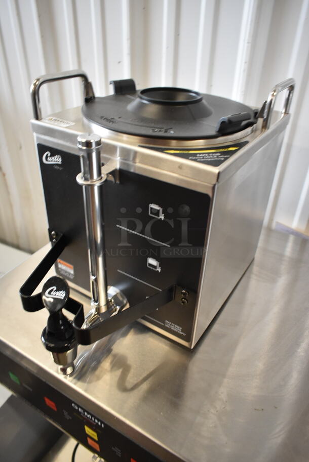 	BRAND NEW SCRATCH AND DENT! Curtis GEM-12D-10 Stainless Steel Commercial Countertop Double Coffee Machine w/ Hot Water Dispenser, 2 Satellite Servers and 2 Poly Brew Baskets. 220 Volts, 1 Phase. - Image 8 of 10