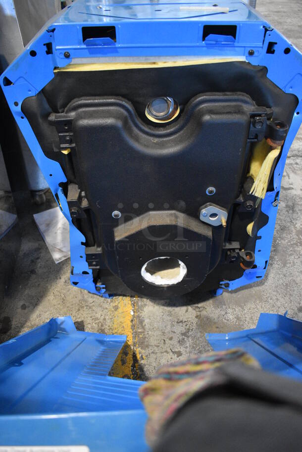 Buderus Logano Model G115/3 Metal Hot Water Oil Boiler. 24x21x31.5 - Image 7 of 8