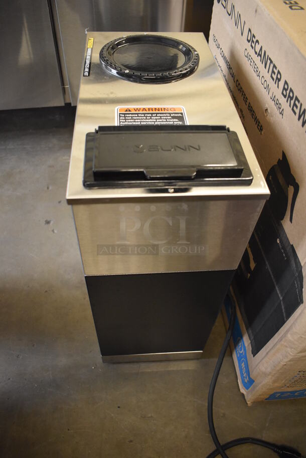 BRAND NEW IN BOX! 2022 Bunn VPR Stainless Steel Commercial Countertop 2 Burner Coffee Machine w/ 2 Coffee Pots and Poly Brew Basket. 120 Volts, 1 Phase. 16x8.5x20 - Image 5 of 12