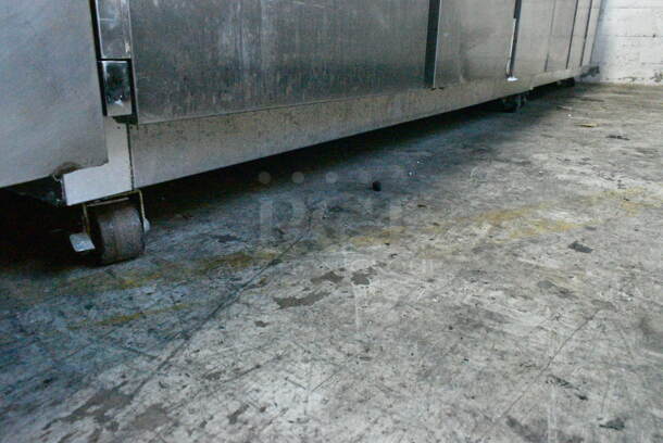 Traulsen G31010JC ENERGY STAR Stainless Steel Commercial 3 Door Reach In Freezer w/ Poly Coated Racks on Commercial Casters. 115 Volts, 1 Phase. Tested and Powers On But Does Not Get Cold
 - Image 3 of 7
