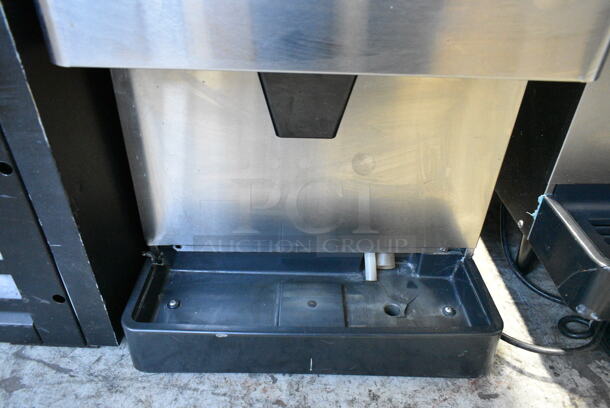 Hoshizaki DCM-270BAH Stainless Steel Commercial Ice Machine and Water Dispenser. 115-120 Volts, 1 Phase.  - Image 3 of 4