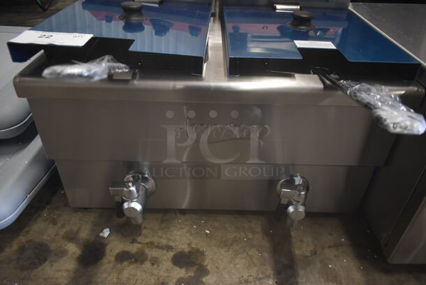 BRAND NEW SCRATCH AND DENT! Avantco 177F202 Stainless Steel Commercial Countertop Electric Powered 2 Bay Deep Fat Fryer w/ 2 Fry Baskets and 2 Lids. 208/240 Volts, 1 Phase. - Image 4 of 5