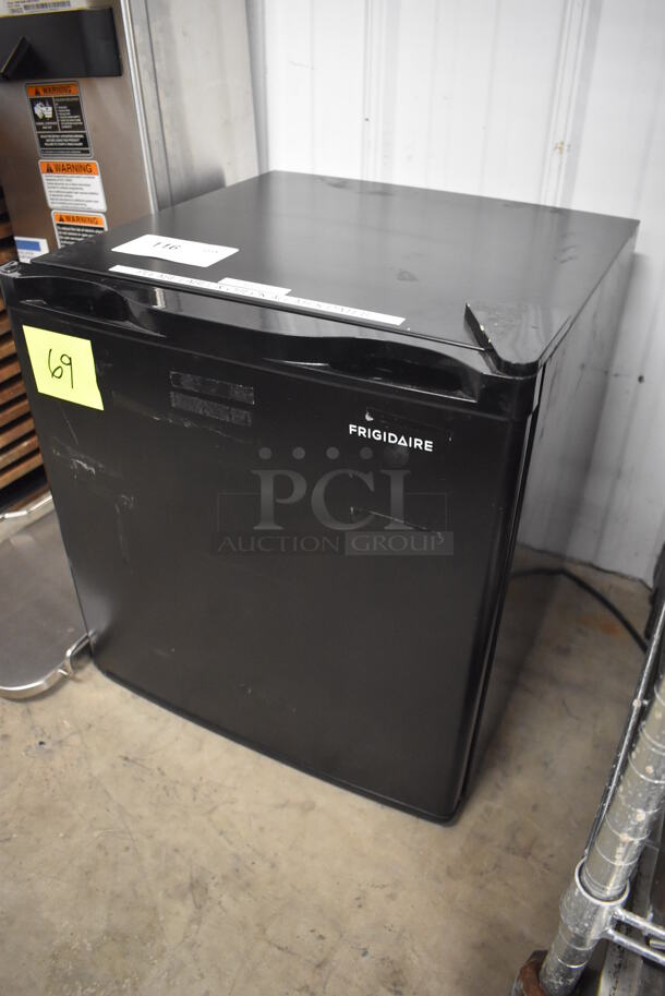 Frigidaire EFR100 Metal Mini Cooler. 115 Volts, 1 Phase. 18x18x20. Tested and Working! - Image 2 of 6