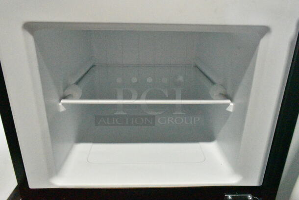 Galanz GL46TS5E Metal Cooler w/ Freezer. 115 Volts, 1 Phase. Tested and Working! - Image 4 of 8