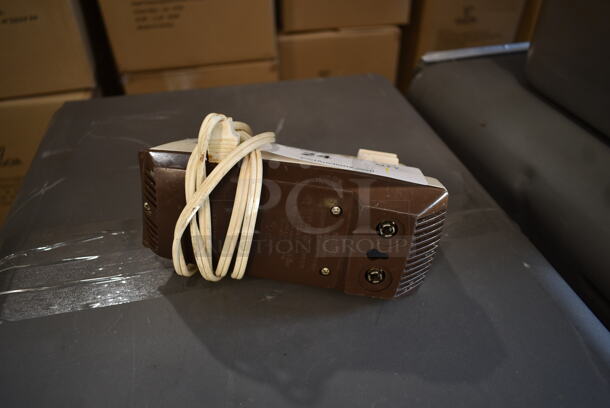 General Electric GE Hand Mixer. No Attachments. 120 Volts, 1 Phase. Tested and Working! - Image 4 of 5