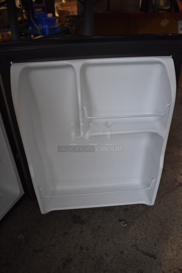 Avanti SHP1712SCD-IS Mini Cooler. 115 Volts, 1 Phase. 17x19x20. Tested and Working! - Image 6 of 7