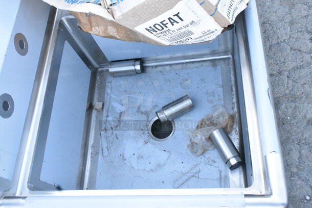 BRAND NEW SCRATCH AND DENT! Regency 600S1242424R 50 1/2" 16 Gauge Stainless Steel One Compartment Commercial Sink with Galvanized Steel Legs and 1 Drainboard - 24" x 24" x 14" Bowl. No Legs. - Image 8 of 8