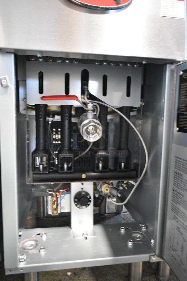 BRAND NEW SCRATCH AND DENT! 2024 Avantco 177FFES50N 45-50 lb. Natural Gas Stainless Steel Floor Fryer w/ 1 Metal Fry Basket. 85,000 BTU - Image 5 of 6