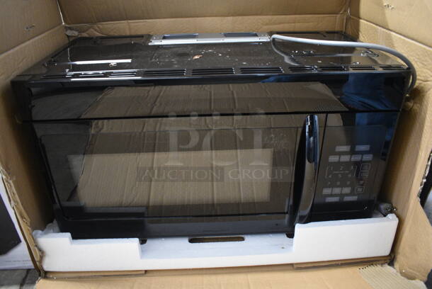 BRAND NEW IN BOX! Criterion CMH16M1B Metal Microwave Oven w/ Plate. 120 Volts, 1 Phase. 31x19x19