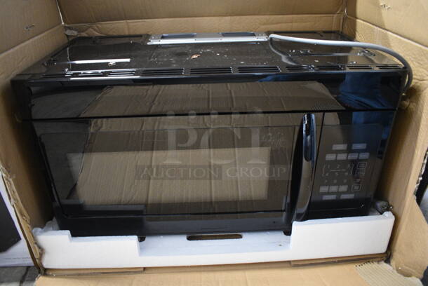 BRAND NEW IN BOX! Criterion CMH16M1B Metal Microwave Oven w/ Plate. 120 Volts, 1 Phase. 31x19x19 - Image 1 of 8