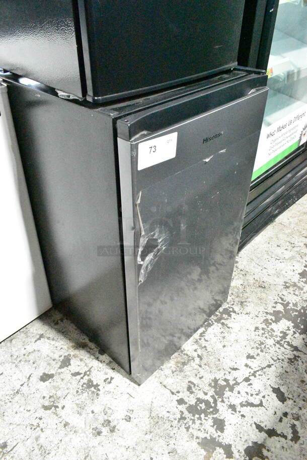 Hisense 32KHS207998 Mini Cooler. 115 Volts, 1 Phase. Tested and Powers On But Does Not Get Cold - Image 2 of 5