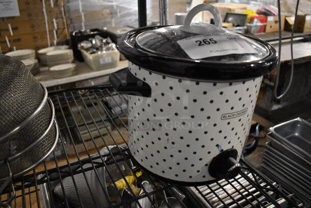Black & Decker SC1004D Metal Countertop Slow Cooker. 120 Volts, 1 Phase. 11x11x10 - Image 2 of 5