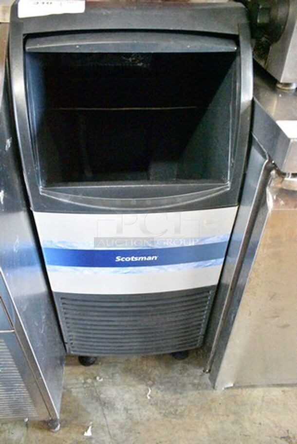 2016 Scotsman CU0415MA-1A Stainless Steel Undercounter Medium Cube Ice Machine - 58 lb. 115 Volts, 1 Phase.  - Image 3 of 5