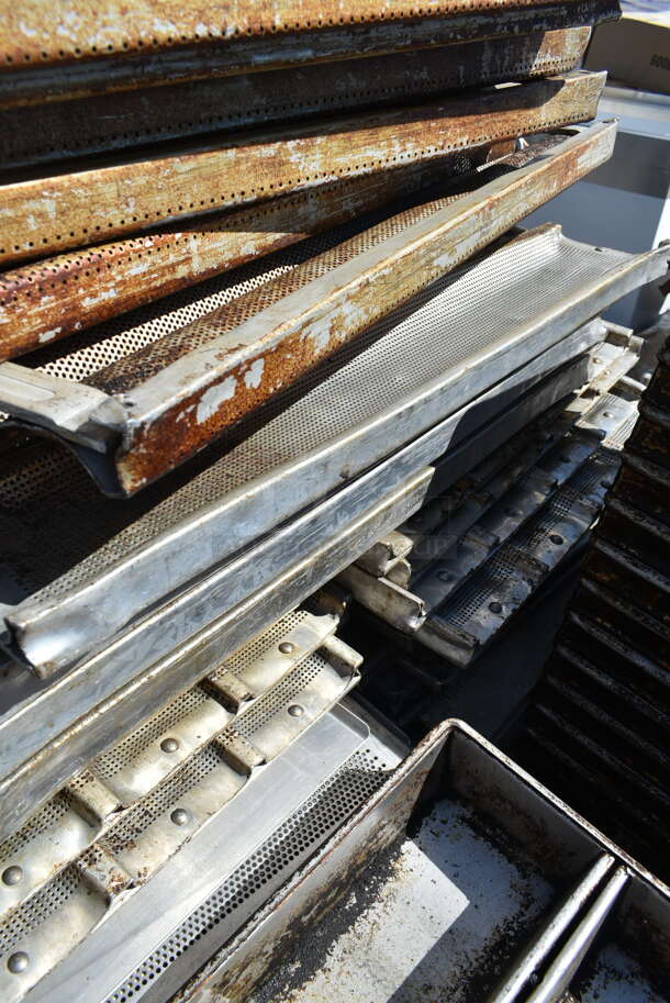 PALLET LOT of Approximately 259 Various Loaf Baking Pans Including 6 Loaf Baking Pans, Full Size Baking Pans. 259 Times Your Bid! - Image 3 of 11
