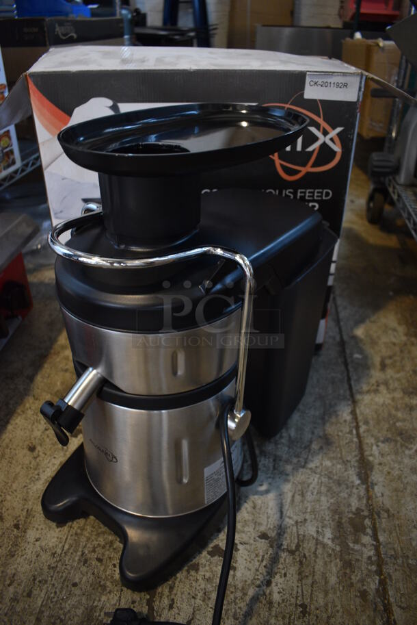 BRAND NEW IN BOX! Avamix Model 928JE700 Stainless Steel Commercial Countertop Juicer. 120 Volts, 1 Phase. 10x18x20