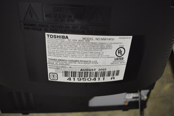 Toshiba MW14F51 TV With VHS and DVD Player. Comes With Remote (Main Building) - Image 4 of 4