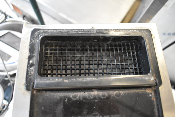 2020 Bunn VPR Stainless Steel Commercial Countertop 2 Burner Coffee Machine. 120 Volts, 1 Phase.  - Image 5 of 6