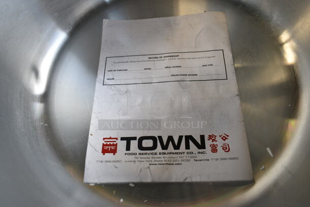 BRAND NEW SCRATCH AND DENT! RiceMaster Town RM-55P-R Liquid Propane 110 Cup (55 Cup Raw) Gas Rice Cooker and Warmer.  - Image 7 of 8