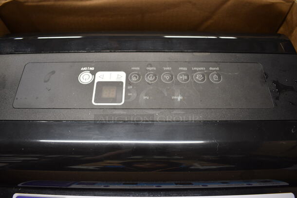 IN ORIGINAL BOX! Pelonis PAD50P1ABL Metal 50 Pint Dehumidifier. 16x12x26 - Image 3 of 6