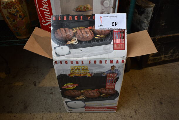 IN ORIGINAL BOX! George Foreman GR12 Lean Mean Grilling Machine. 120 Volts, 1 Phase.  - Image 2 of 8