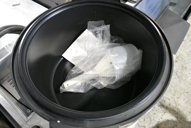 BRAND NEW SCRATCH AND DENT! Galaxy 177RCSG60 Stainless Steel 60 Cup (30 Cup Raw) Electric Rice Cooker / Warmer. 120 Volts, 1 Phase. Tested and Working! - Image 6 of 9