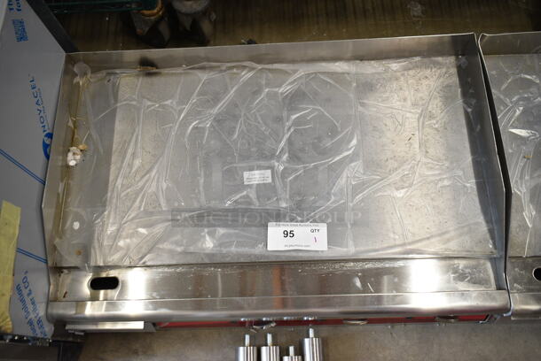 BRAND NEW SCRATCH AND DENT! Avantco 177EG30N Stainless Steel Commercial Countertop Electric Powered Flat Top Griddle. 208/240 Volts, 1 Phase.  - Image 4 of 5