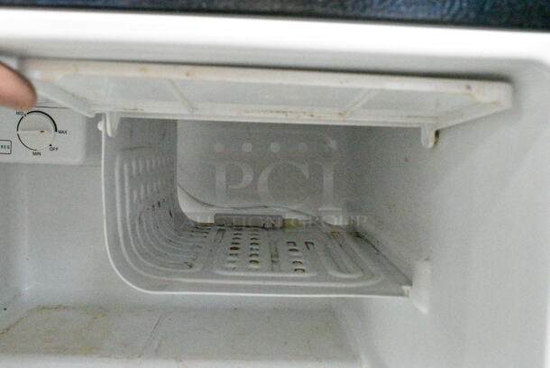 Hisense WMS017M6XBD Mini Cooler. 115 Volts, 1 Phase. Tested and Working! - Image 4 of 6