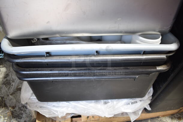 PALLET LOT of 40 BRAND NEW! Items/Boxes Including Winco STR-10 Steamer Racks, 8.25" Cake Stand, Winco ACSD-712 Straw Dispenser, Utensils, Bus Bins, Vegetable Dicer, Thermometers, Stainless Steel Drop In Bins, Black Slim Jim Trash Can, Oven Mitts, Winco WWB-10 Salad Bowl, Qualite Poly Condiment Bottles. 40 Times Your Bid! - Image 10 of 12
