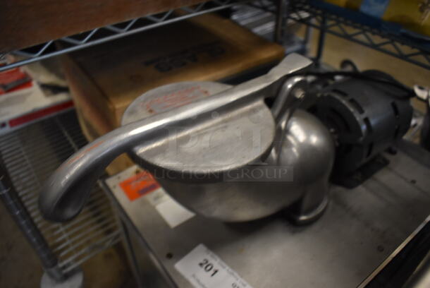 Metal Commercial Countertop Electric Powered Ice Shaver for Sno Cones. 115 Volts, 1 Phase. 15x25x29. Tested and Working! - Image 4 of 7