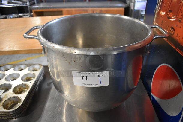 Hobart D30 Stainless Steel Commercial 30 Quart Mixing Bowl. 20x15.5x13.5
