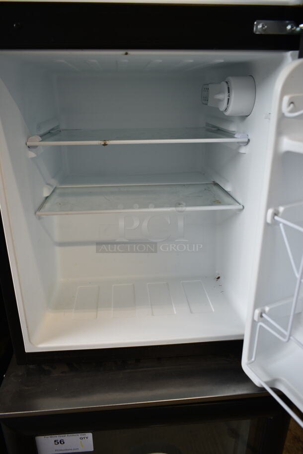 Galanz GLR31TS1E02 Mini Cooler Freezer. 120 Volts, 1 Phase. Cannot Test - Unit Needs New Plug Head - Image 5 of 7