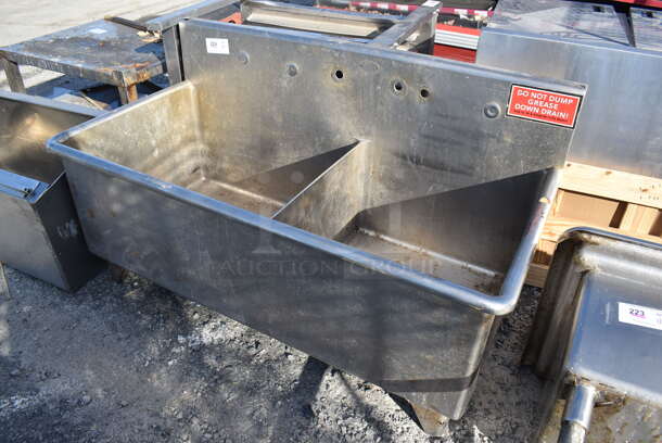 Stainless Steel Commercial 2 Bay Sink. No Legs. 55x28x31. Bay 29x24x13, 22x24x13 - Image 5 of 5