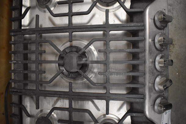 BRAND NEW SCRATCH AND DENT! Frigidaire FPGC3077RSA Metal 30" 5 Burner Gas Cooktop - Image 3 of 10