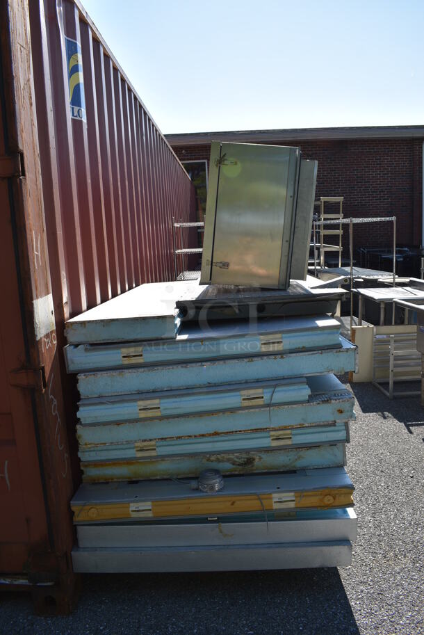 8'x8'x8' Blue Line Self Contained Walk In Cooler Box w/ Condenser and Compressor. Does Not Have Floor. Picture of the Unit Before Removal Is Included In the Listing. - Image 2 of 7