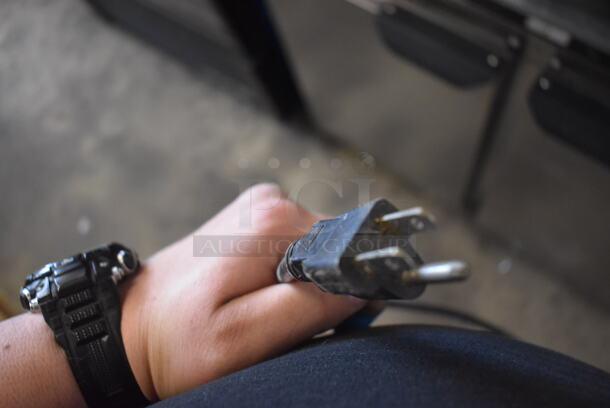 Thunder Group SEJ-22000-TW Stainless Steel Countertop Rice Cooker. 120 Volts, 1 Phase. Tested and Working! - Image 5 of 5