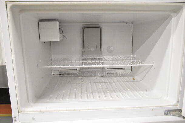 Maytag M1TXEGMYW01 Metal Cooler w/ Freezer. 115 Volts, 1 Phase. Tested and Working! - Image 3 of 7